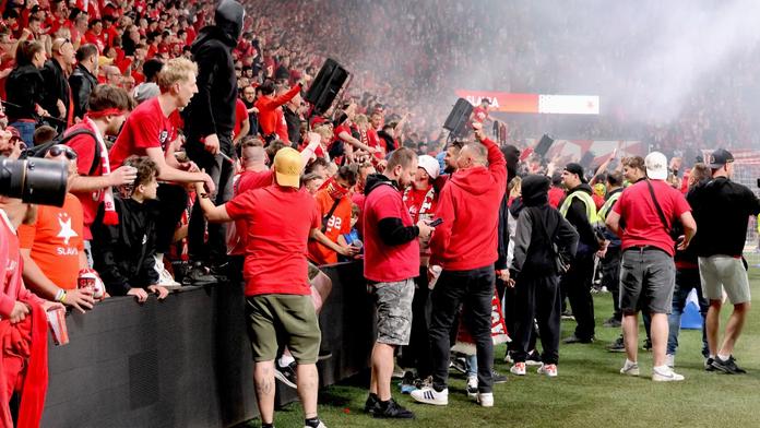 Příznivci fotbalistů Slavie na Tribuně Sever