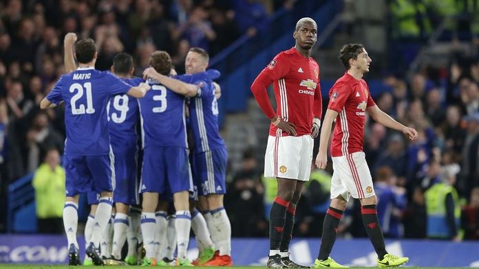 Mourinho "doma" zase padl! Chelsea udeřila v přesilovce