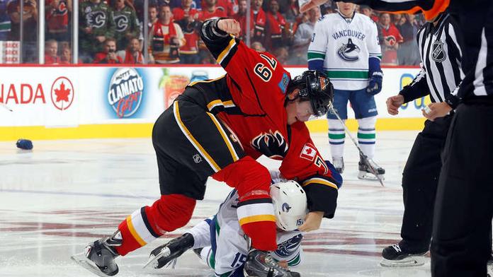 NHL odstartovala pořádnou řeží! Bitka začala vteřinu po buly