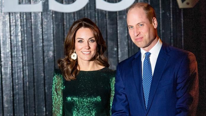 Kate s Williamem vytřeli lidem zrak: Neobvyklá romantika v hasičském voze
