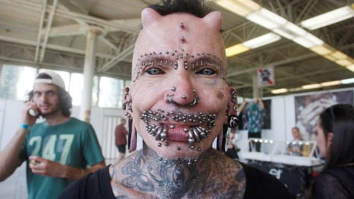 Nové rekordy z Guinessovy knihy: Uspěl i muž s 500 piercingy
