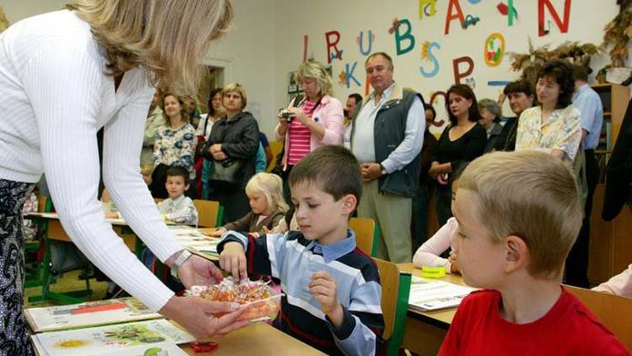 Konec násobilky a biflování na školách?