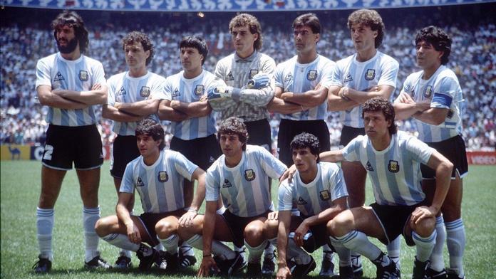 Argentinský fotbal pláče, zemřel střelec gólu z finále MS 1986