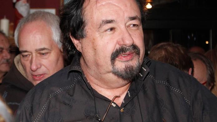 Bavič Novotný (69) zkolaboval! Sanitka ho odvezla do nemocnice