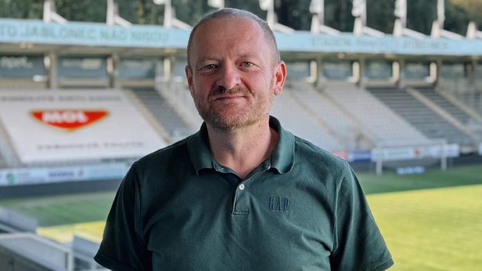 Jakub Střeštík kupuje od Miroslava Pelty fotbalový Jablonec