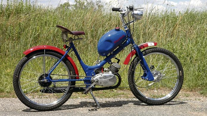 Motorkář (†69) nepřežil vážnou nehodu při závodech mopedů