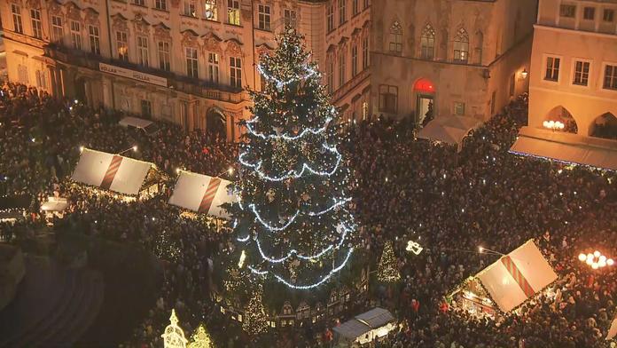 Pražský vánoční strom na smetišti neskončí. Bude z něj umělecký skvost