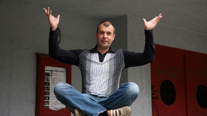Svlékne se Petr Rychlý donaha? Zatím mlží