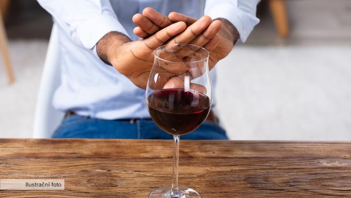Měsíc bez alkoholu. Lékařka popsala, co přesně se s tělem stane týden po týdnu