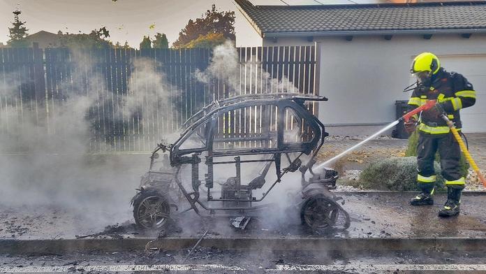Elektrovozítko shořelo na kostru