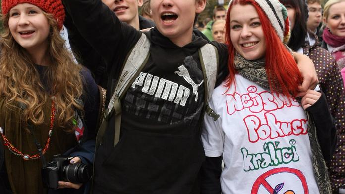 Studenti plzeňských práv se bouří proti rušení školy