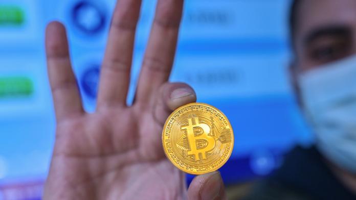 Cena bitcoinu letí strmě vzhůru! Neválí se vám doma velké jmění?