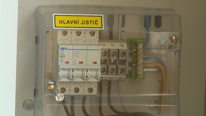 Spousta lidí zbytečně moc platí za elektřinu. Kvůli špatnému jističi