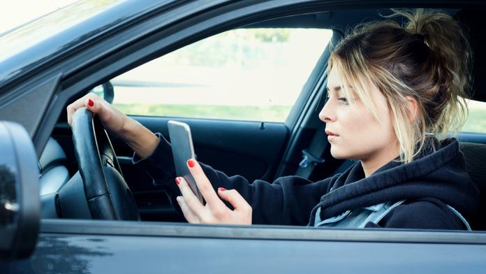 Projetí červené nebo mobil za volantem? Padnou tvrdší tresty