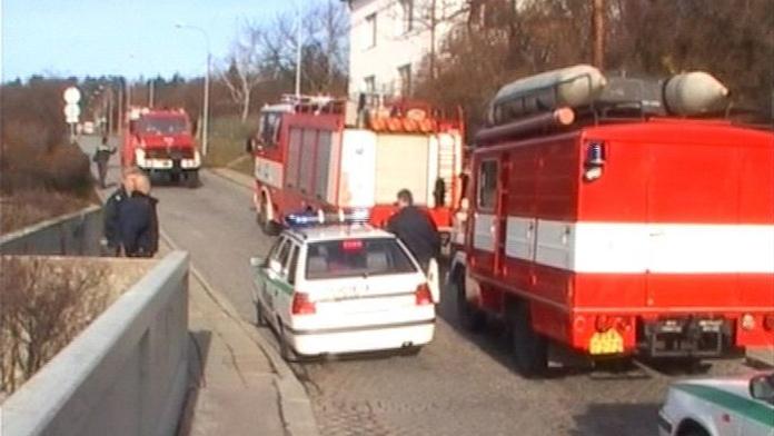 Muže z vody vytáhli záchranáři