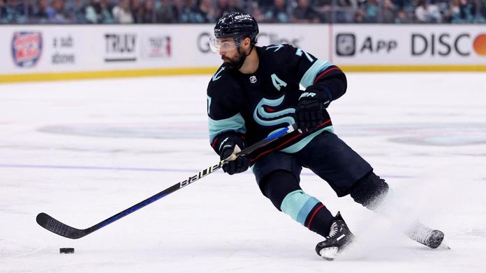 Další hrůzostrašné zranění. Hvězdě NHL brusle pořezala nohu