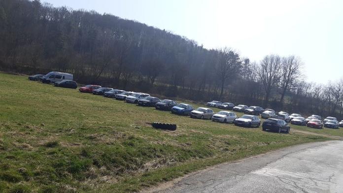 Zoufalá zpověď vesničanky. Pražáci na chalupách nedodržují opatření