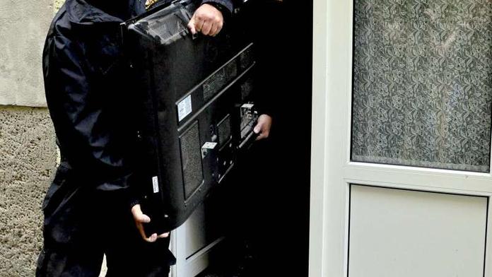 EXEKUTOŘI: Co všechno si mohou dovolit? RADY, jak se bránit