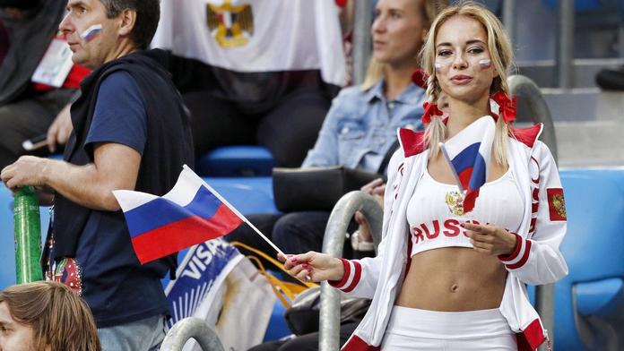 Svět uhranula fanynka na MS. Ukázalo se, že je to pornohvězda!