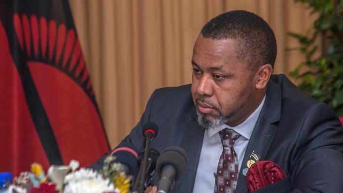 Viceprezident Malawi nepřežil pád letadla. Pátrali po něm od pondělí