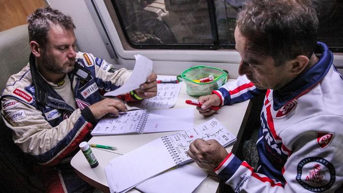 Dakar 4. etapa: Jízda na špičce zkrátka není bez problémů