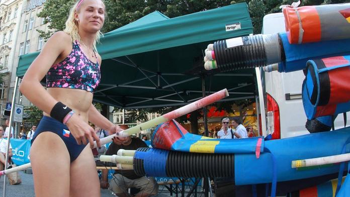Vyskočí si nadějná tyčkařka Amálie Švábíková pro medaili?