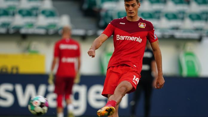 Schick se zranil o trávník a nehrál. Pavlenka chytil penaltu proti Herthě