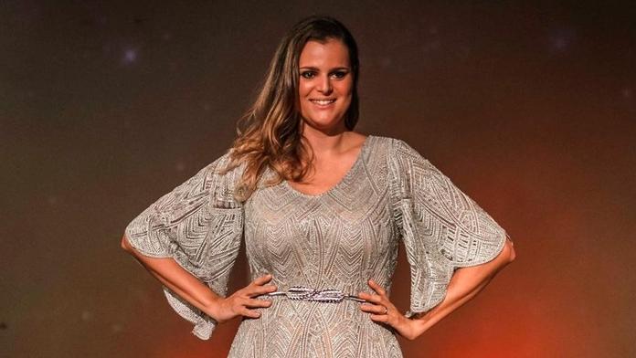 Ornella dělala reklamu na parfém. Všichni ale koukali na něco jiného