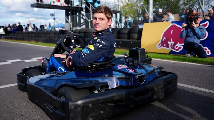 Max Verstappen v motokáře