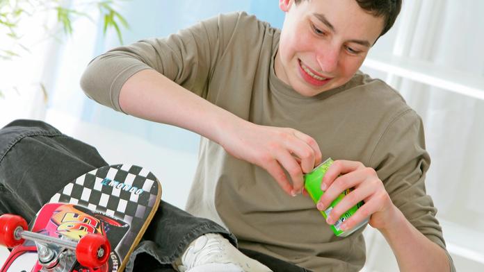 Energetické nápoje dětem škodí, tvrdí studie. Měly by být od 18 let? ANKETA