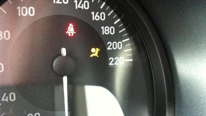 Pozor! Tisíce majitelů škodovek a VW musí do servisu kvůli airbagům!