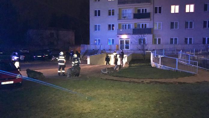 Poplach v Klecanech: Evakuovali 50 lidí! Museli přijet i pyrotechnici