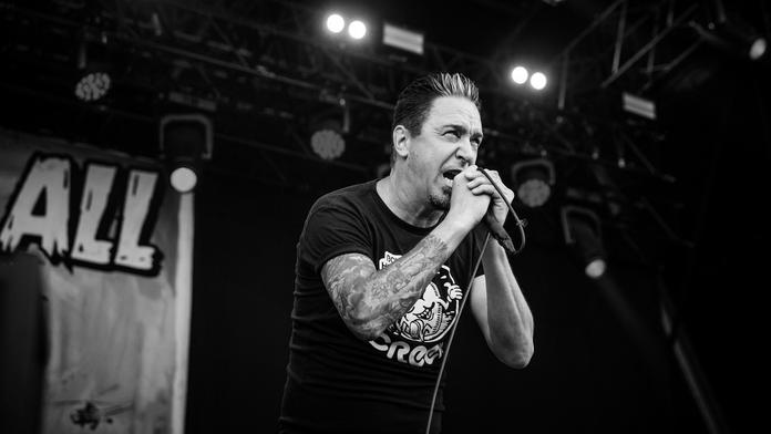 Frontman známé kapely podlehl rakovině. Lou Kollerovi bylo teprve 59 let