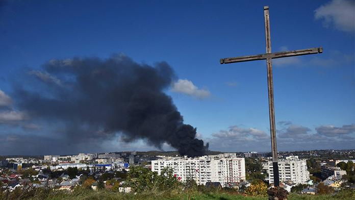 Ruské rakety dopadají stále blíže Česku. Zasáhly území u slovenských hranic