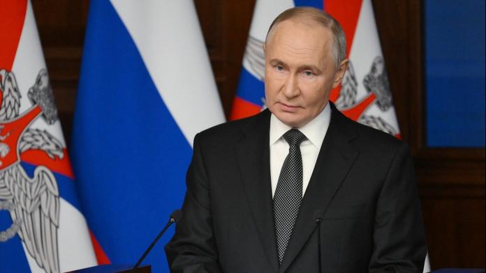Putin se stal terčem posměchu. Před státníky mluvil do vypnutého mikrofonu