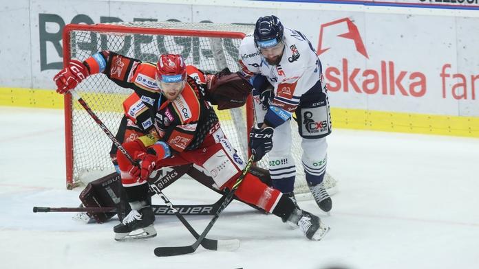 Třetí nejdelší zápas v historii extraligy rozhodl Koch. Vítkovice snížily na 2:3