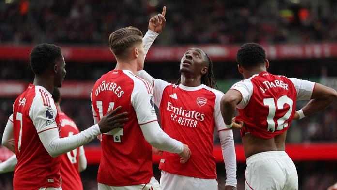 Arsenal jde v Anglii do trháku, Manchester City padl. Krejčího asistence nestačila