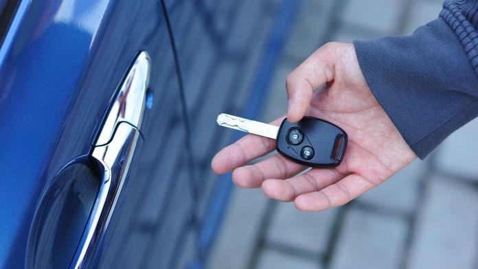Zloději aut mají novou techniku! Otevřou klíčem, který máte doma