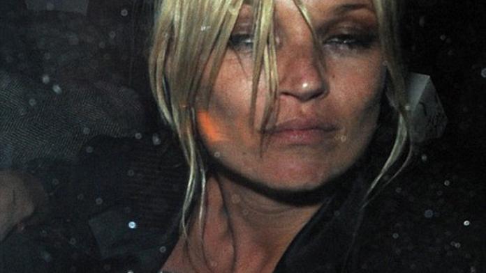 Kate Moss vypadá jako zfetovaná troska