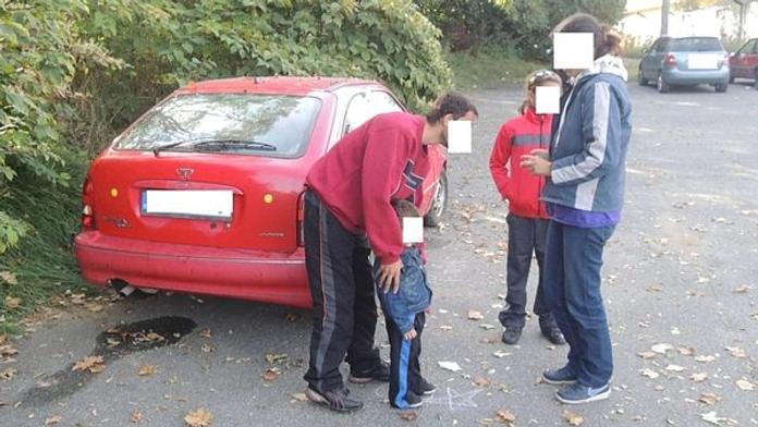 CHUDOBA v Česku: Tahle rodina přežívá s dětmi v autě!