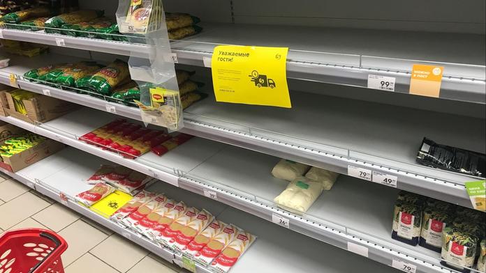 Dusivé sankce: Rusové třou bídu s nouzí, nemají ani čokoládu