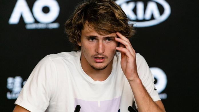 Tenisový hříšník Zverev: Porušil izolaci a užíval si velkou párty na pláži 