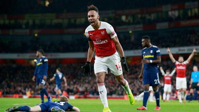 Arsenal si po propadáku zastřílel, Vardy zařídil Leicesteru výhru