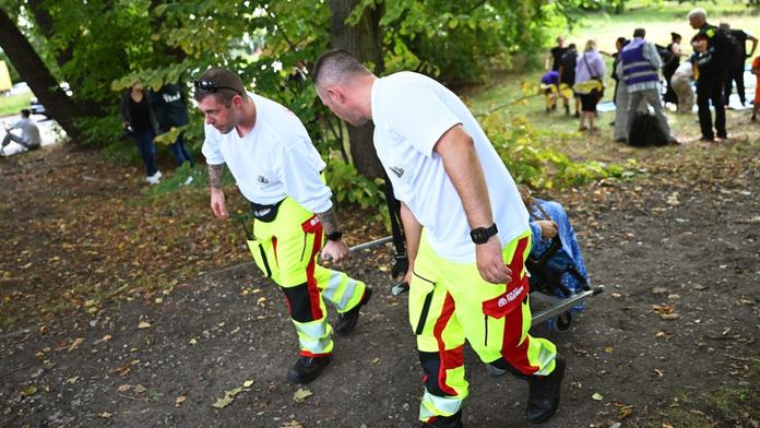 Auto v Berlíně najelo do skupiny lidí. Zraněny byly tři děti a vychovatelka