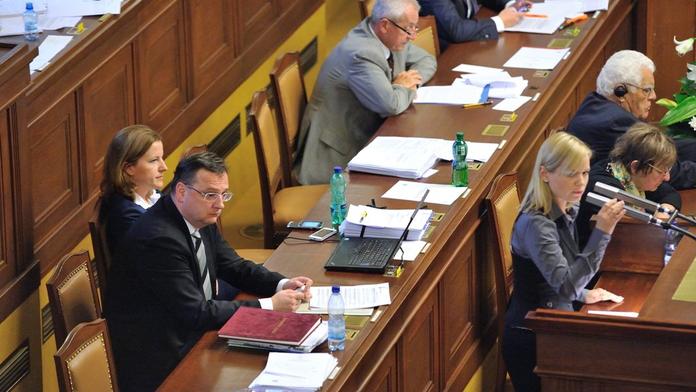 Daňový balík jde do druhého čtení, rebelové se zdrželi hlasování