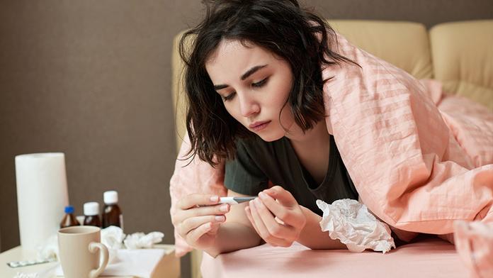 Česku hrozí chřipková epidemie. Letos přijde dřív než obvykle, varuje Prymula