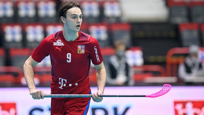 Florbalista Hemerka hrával s Hložkem, nyní bojuje o medaili na šampionátu