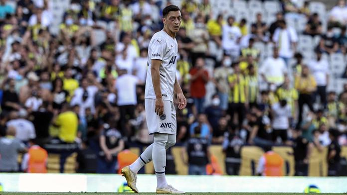 V Antalyi řádil požár. Hráči Fenerbahce ihned přiběhli s pomocí