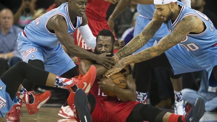 Přestřelce v L.A. vévodil Harden, Clippers nastřílel 46 bodů!