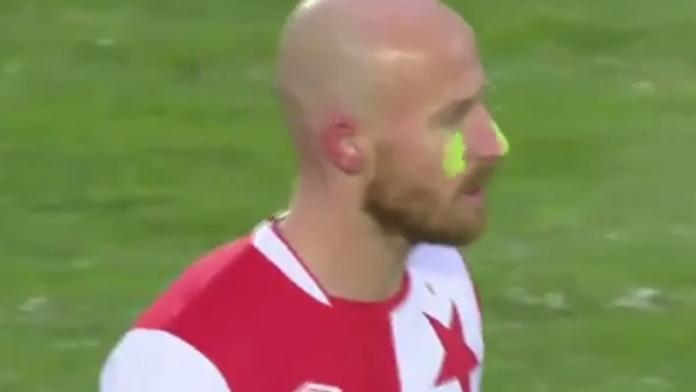 Nefér fanoušek oslňoval Stocha laserem! Co na to Sparta?
